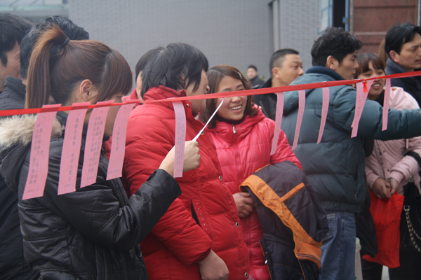 辭新春，迎元宵，全體員工踴躍上演燈謎會(huì)！